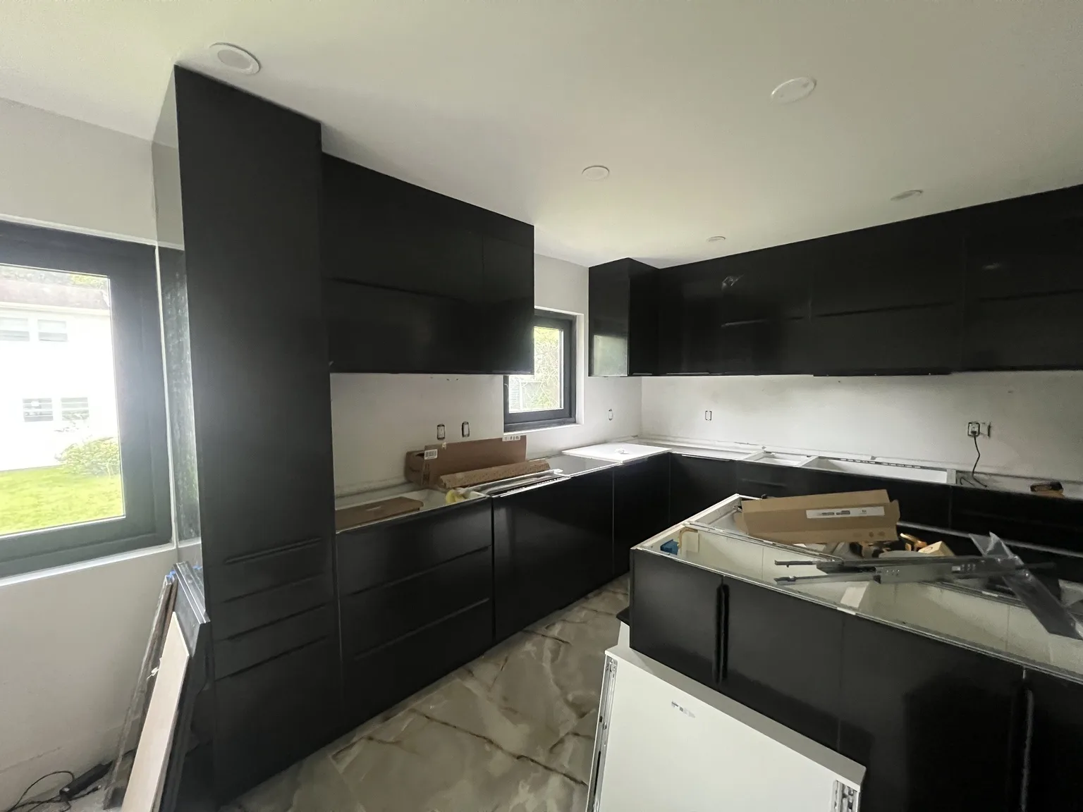 Modern Black Cabinet Kitchen — photo 1