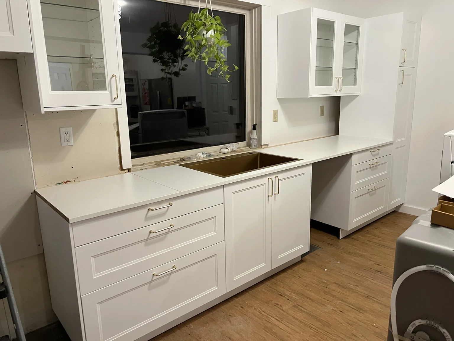 Classic White Shaker Kitchen — photo 1
