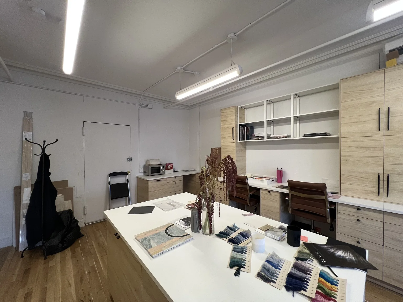 Light Wood Kitchen with Island