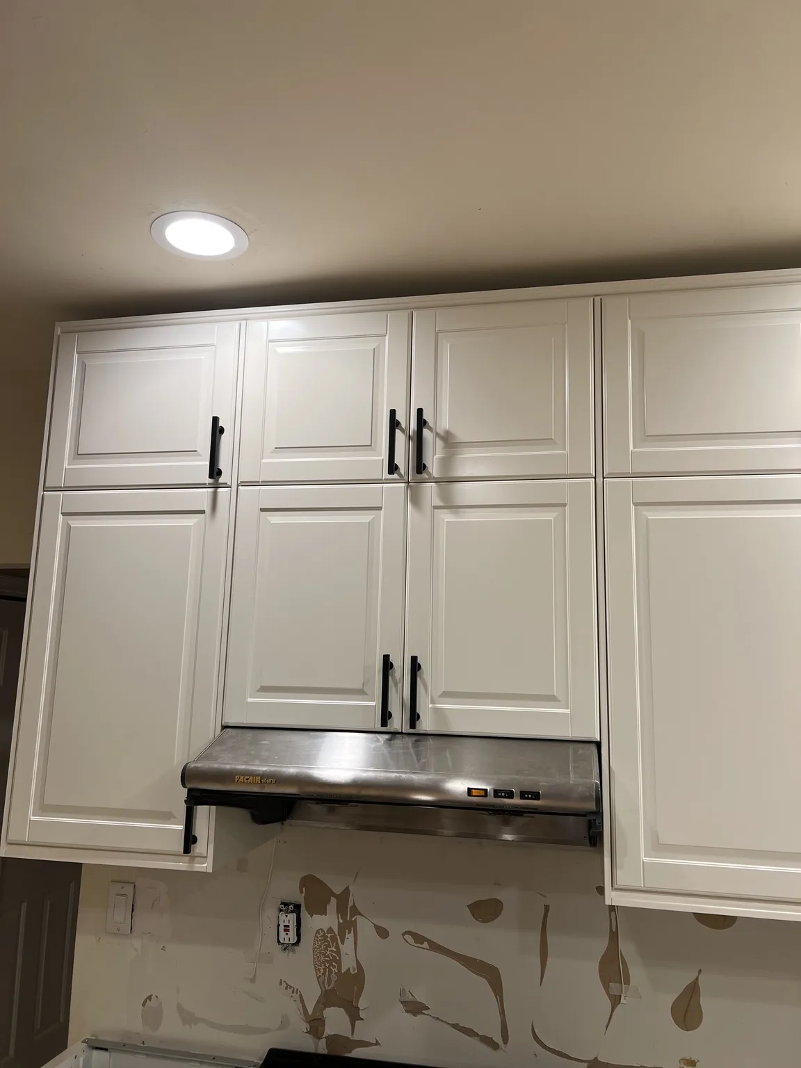 White Shaker U-Shaped Kitchen
